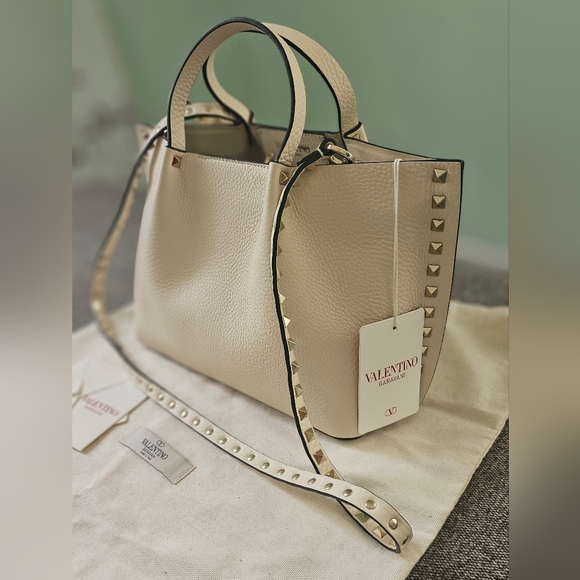 Valentino Garavani Rockstud Small East-West Leather Tote Bag Light Ivory - Picture 6 of 16